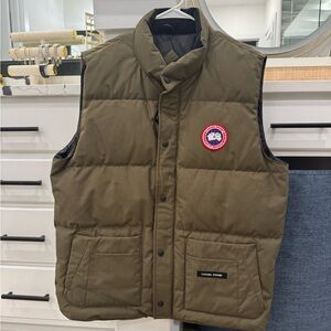 Men’s Canada Goose Puffer Vest Size XL